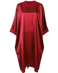 Красное платье прямого кроя от Maison Margiela