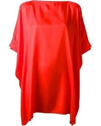 Красное платье прямого кроя от Maison Martin Margiela