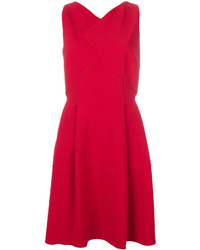 Красное платье прямого кроя от Roland Mouret
