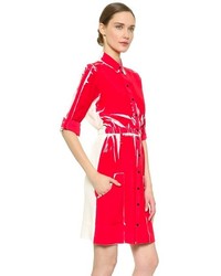 Красное платье-рубашка с принтом от Victoria Beckham