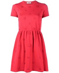 Красное платье с вышивкой от Valentino