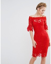 Красное платье с открытыми плечами крючком