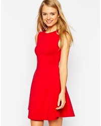 Красное платье с плиссированной юбкой с вырезом от Asos