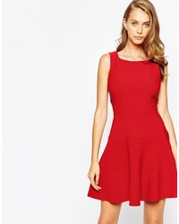 Красное платье с плиссированной юбкой от Closet