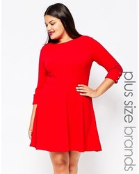 Красное платье с плиссированной юбкой от Club L