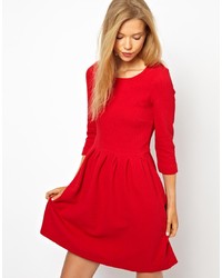 Красное платье с плиссированной юбкой от Ganni