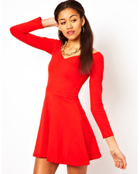 Красное платье с плиссированной юбкой от Motel