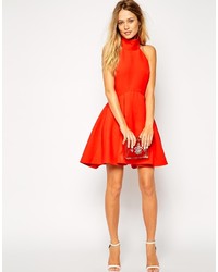 Красное платье с плиссированной юбкой от Finders Keepers