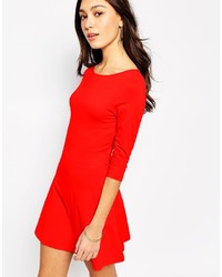 Красное платье с плиссированной юбкой от Vero Moda