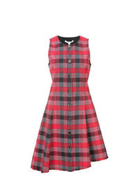 Красное платье с пышной юбкой в клетку