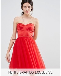 Красное платье с пышной юбкой из фатина
