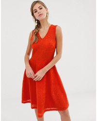 Красное платье с пышной юбкой от Y.a.s