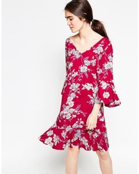 Красное платье с цветочным принтом от Minimum