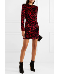 Красное платье-футляр с леопардовым принтом от Balmain