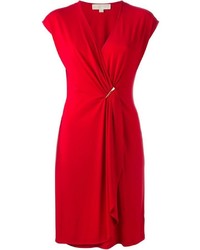 Красное платье-футляр с рюшами от MICHAEL Michael Kors