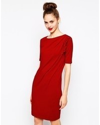 Красное платье-футляр от Love Moschino