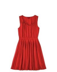 Красное повседневное платье со складками