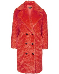 Красное пушистое пальто