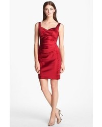 Красное сатиновое коктейльное платье