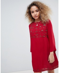 Красное свободное платье с вышивкой