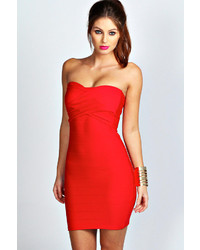 Красное шелковое облегающее платье