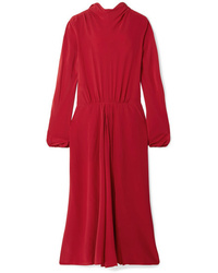 Красное шелковое платье-миди со складками
