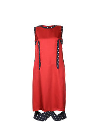 Красное шелковое платье прямого кроя от Maison Margiela