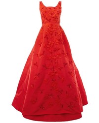 Красное шелковое платье с украшением от Oscar de la Renta