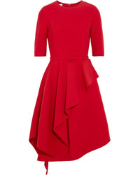 Красное шерстяное платье с пышной юбкой