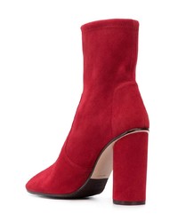 Красные ботильоны на резинке от Stuart Weitzman