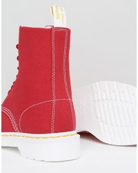 Женские красные ботинки от Dr. Martens