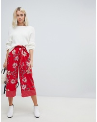 Красные брюки-кюлоты с цветочным принтом от Influence