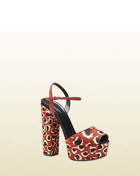 Красные замшевые босоножки на каблуке с леопардовым принтом