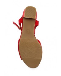 Красные замшевые босоножки на каблуке от Bellamica