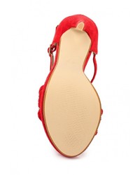 Красные замшевые босоножки на каблуке от Fersini