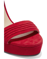 Красные замшевые босоножки на каблуке от Jimmy Choo