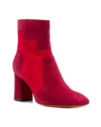 Красные замшевые ботильоны от Santoni