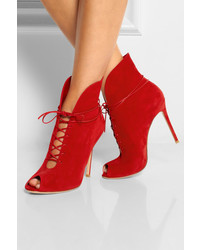 Красные замшевые ботильоны от Gianvito Rossi