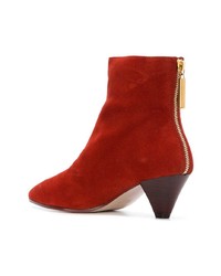 Красные замшевые ботильоны от Stuart Weitzman