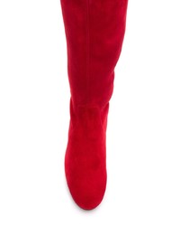 Красные замшевые ботфорты от Stuart Weitzman