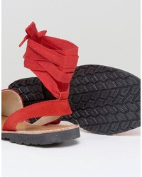 Красные замшевые сандалии на плоской подошве от Park Lane