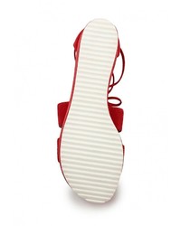 Красные замшевые сандалии на плоской подошве от Vicini Tapeet