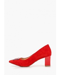 Красные замшевые туфли от Caprice