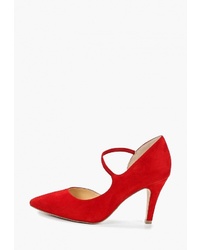Красные замшевые туфли от Caprice