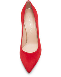 Красные замшевые туфли от Stuart Weitzman
