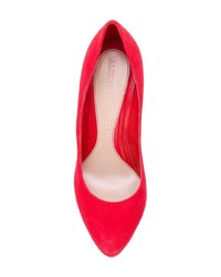 Красные замшевые туфли от Alexander McQueen