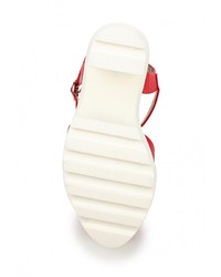 Красные кожаные босоножки на каблуке от Fersini