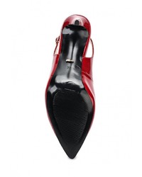 Красные кожаные босоножки на каблуке от Vitacci