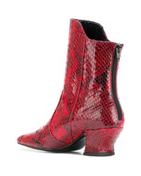 Красные кожаные ботильоны со змеиным рисунком от Dorateymur