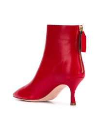 Красные кожаные ботильоны от Stuart Weitzman